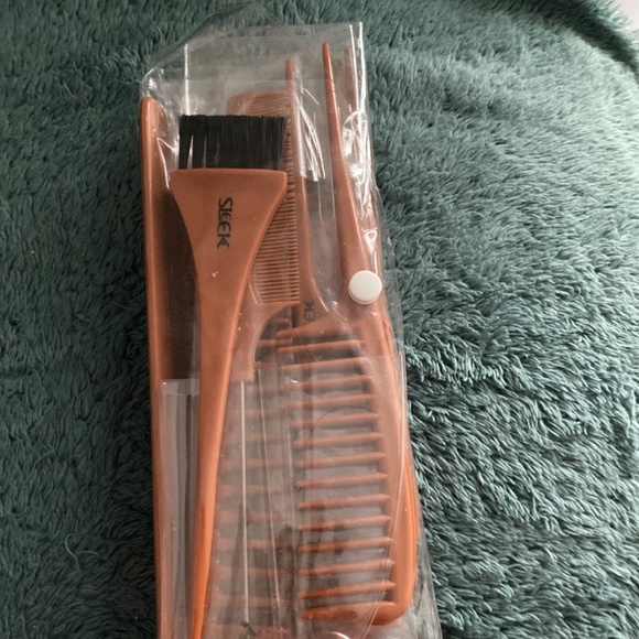 Hairstylist combs/coloring brush - Picture 2 of 3